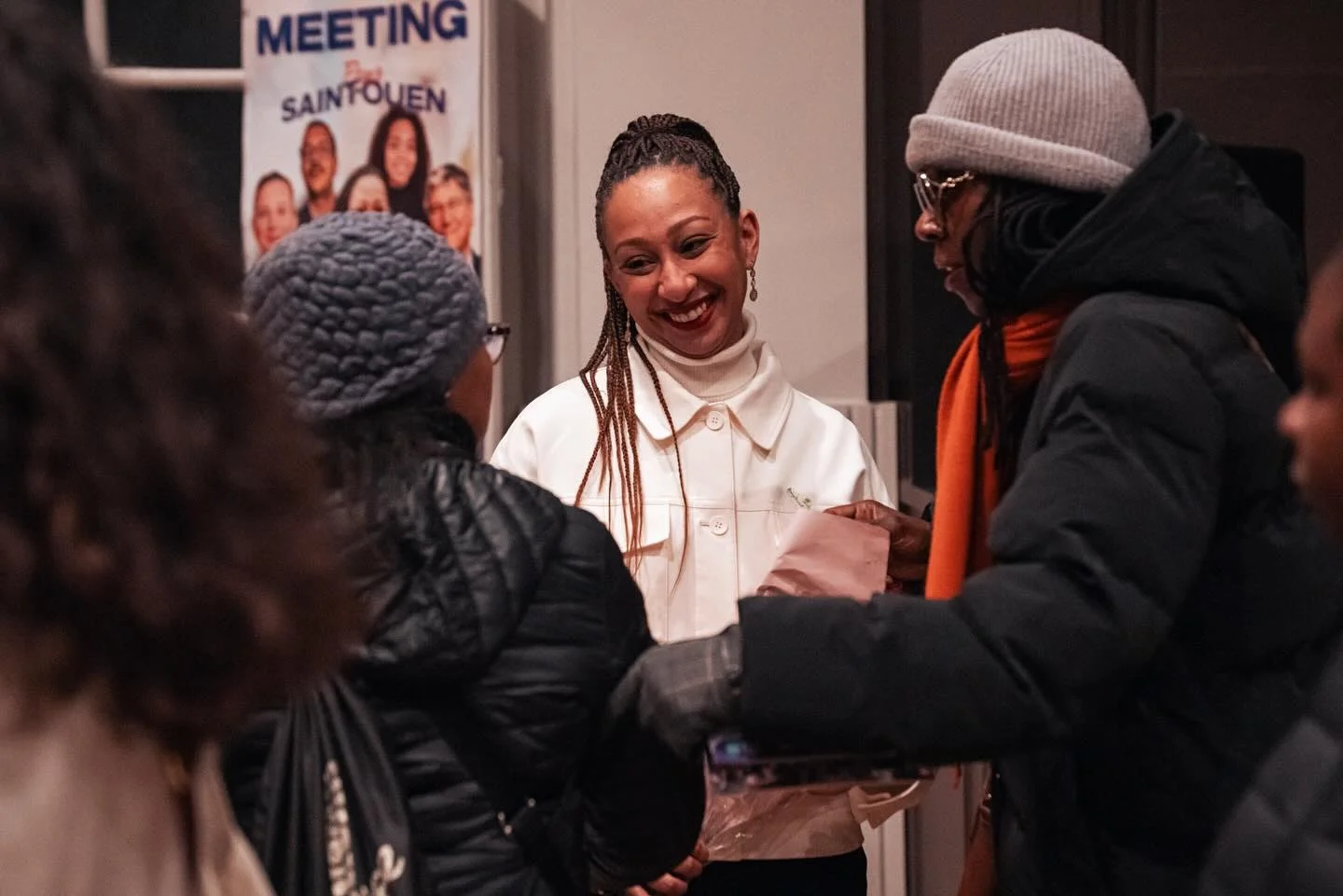Retour sur notre meeting : une occasion de discuter avec Manon Monmirel et les membres de la liste Pour Saint-Ouen